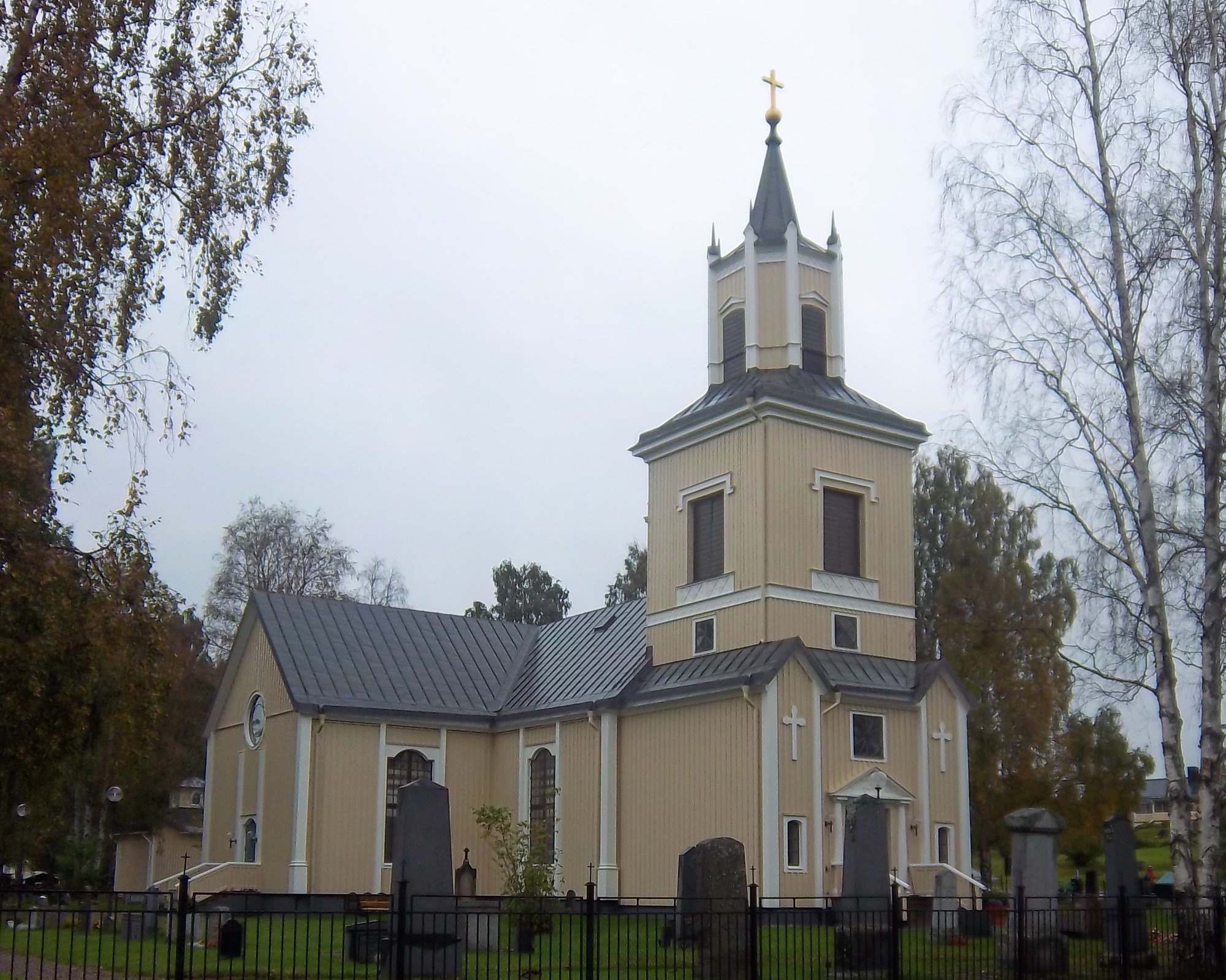 Älvsby kyrka, träkyrka med torn.