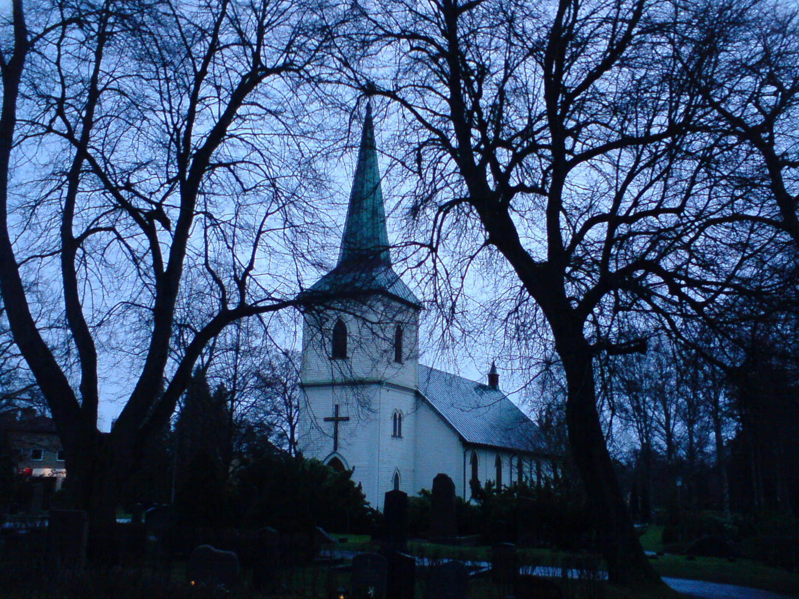 Degerfors kyrka, stenkyrka med torn.