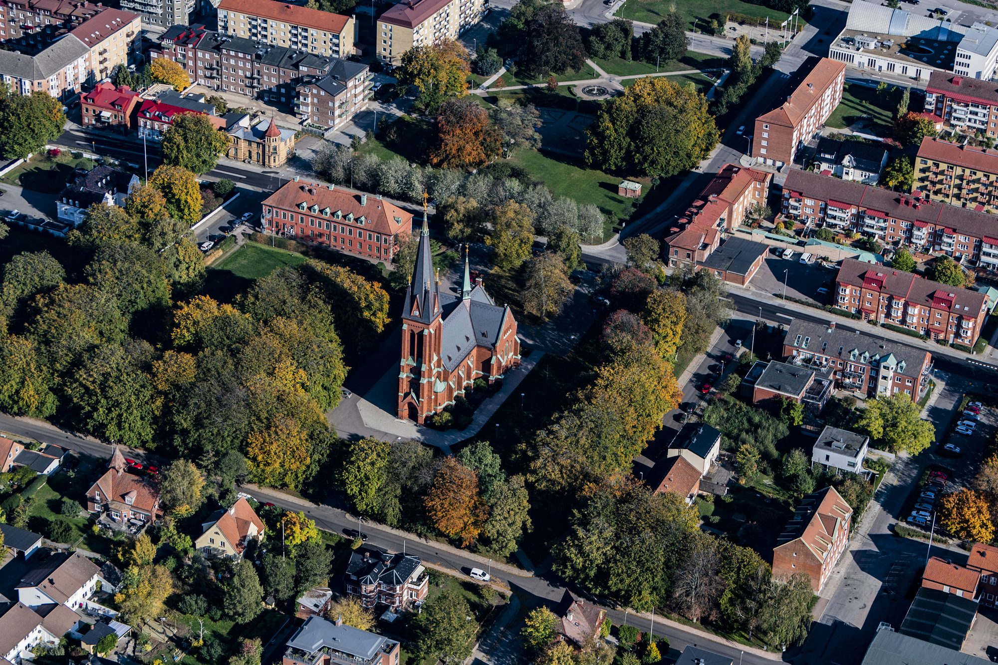Eslövs kyrka, tegelkyrka med torn.