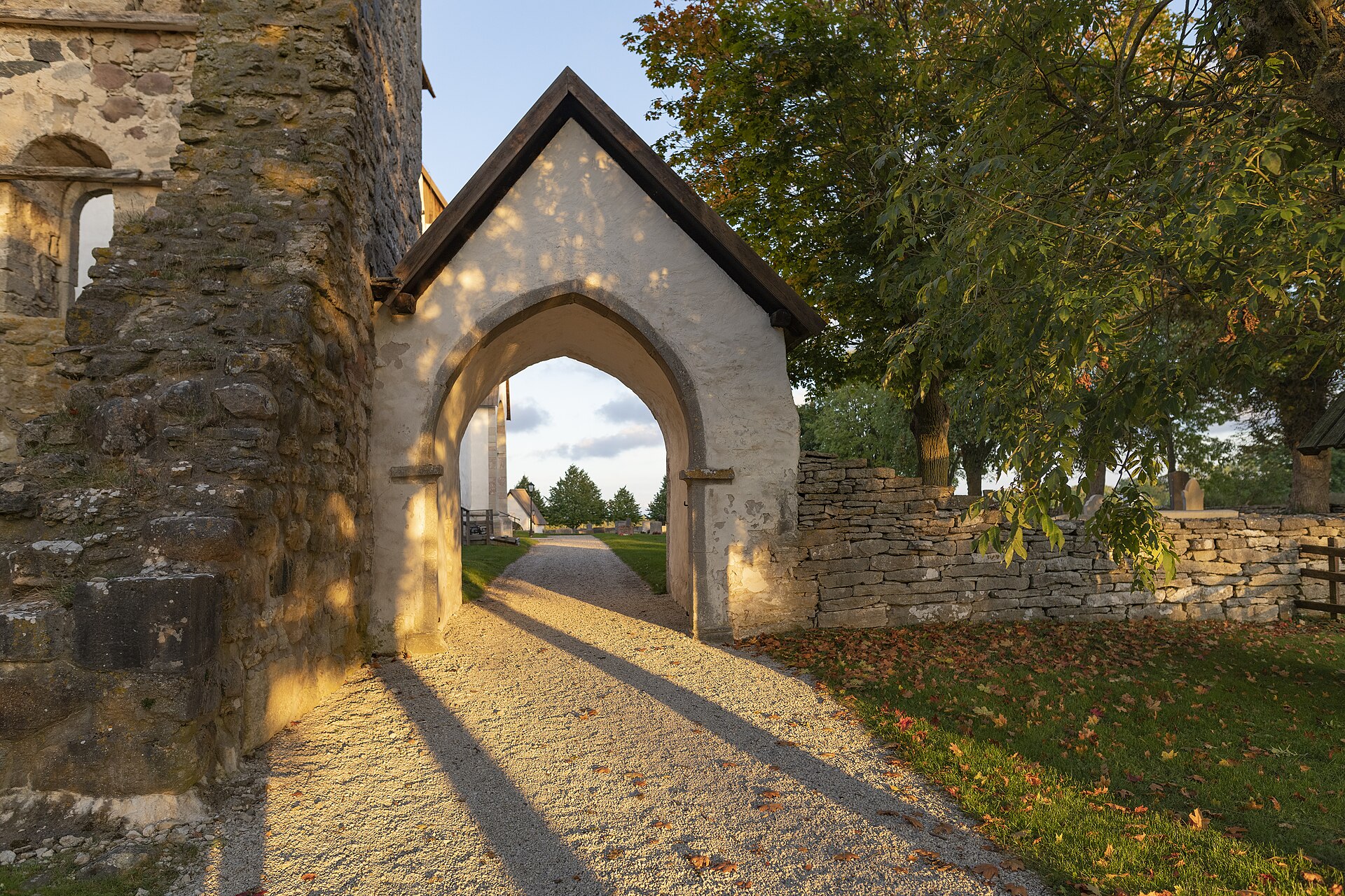Gothems kyrka på Gotland, medeltida kyrka med torn.