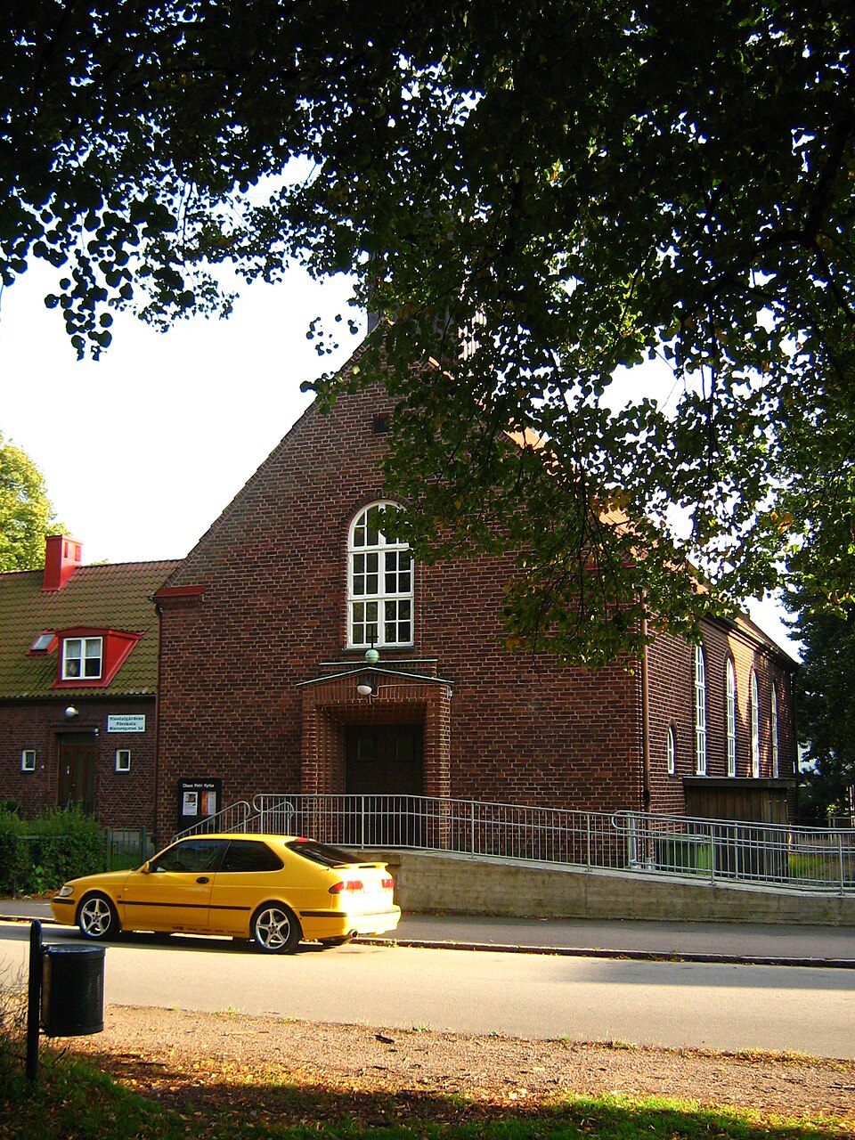 Olaus Petri kyrka i Halmstad, tegelkyrka med torn.