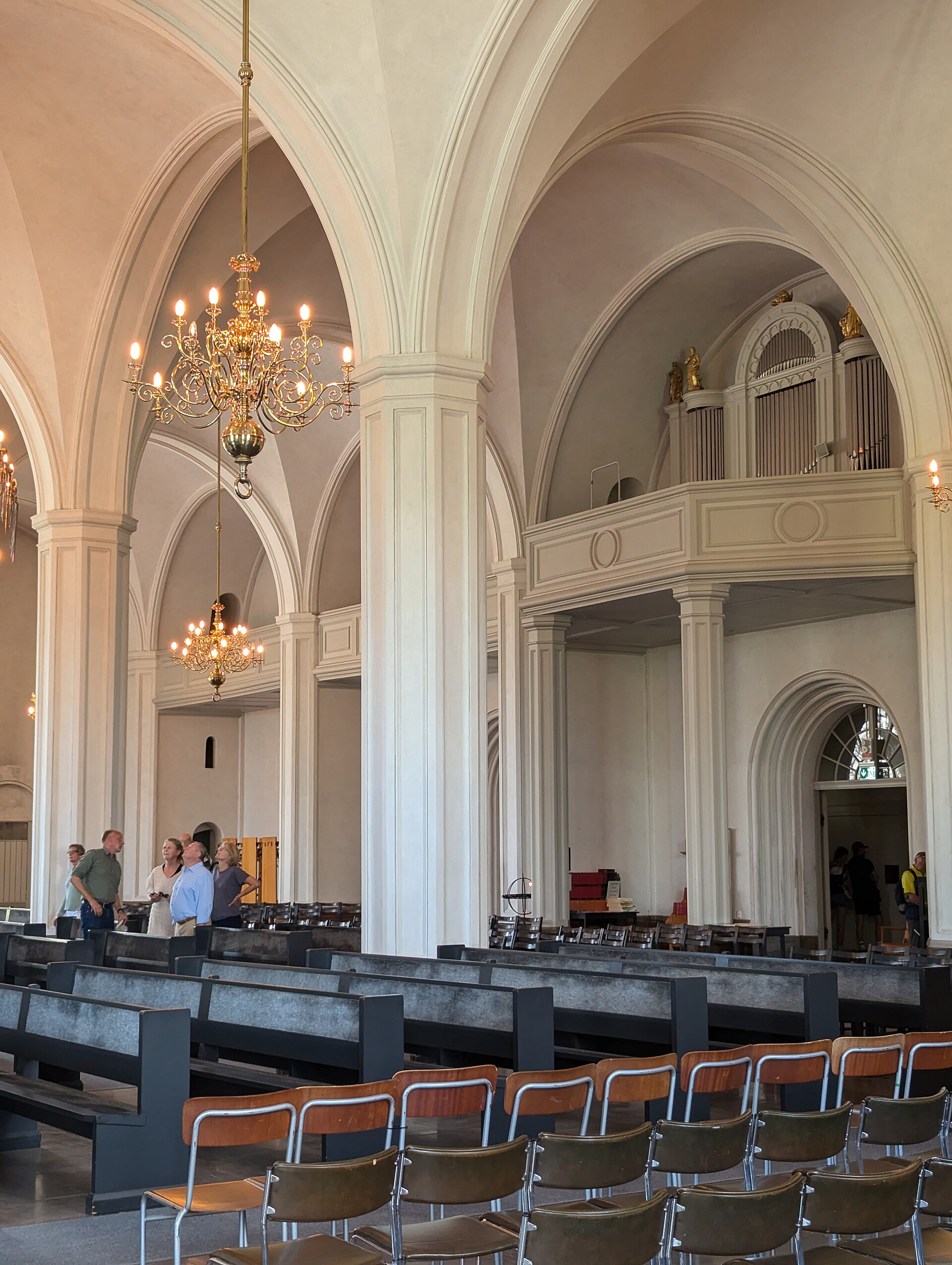 Garnisonskyrkan i Karlsborg, tegelkyrka med torn.