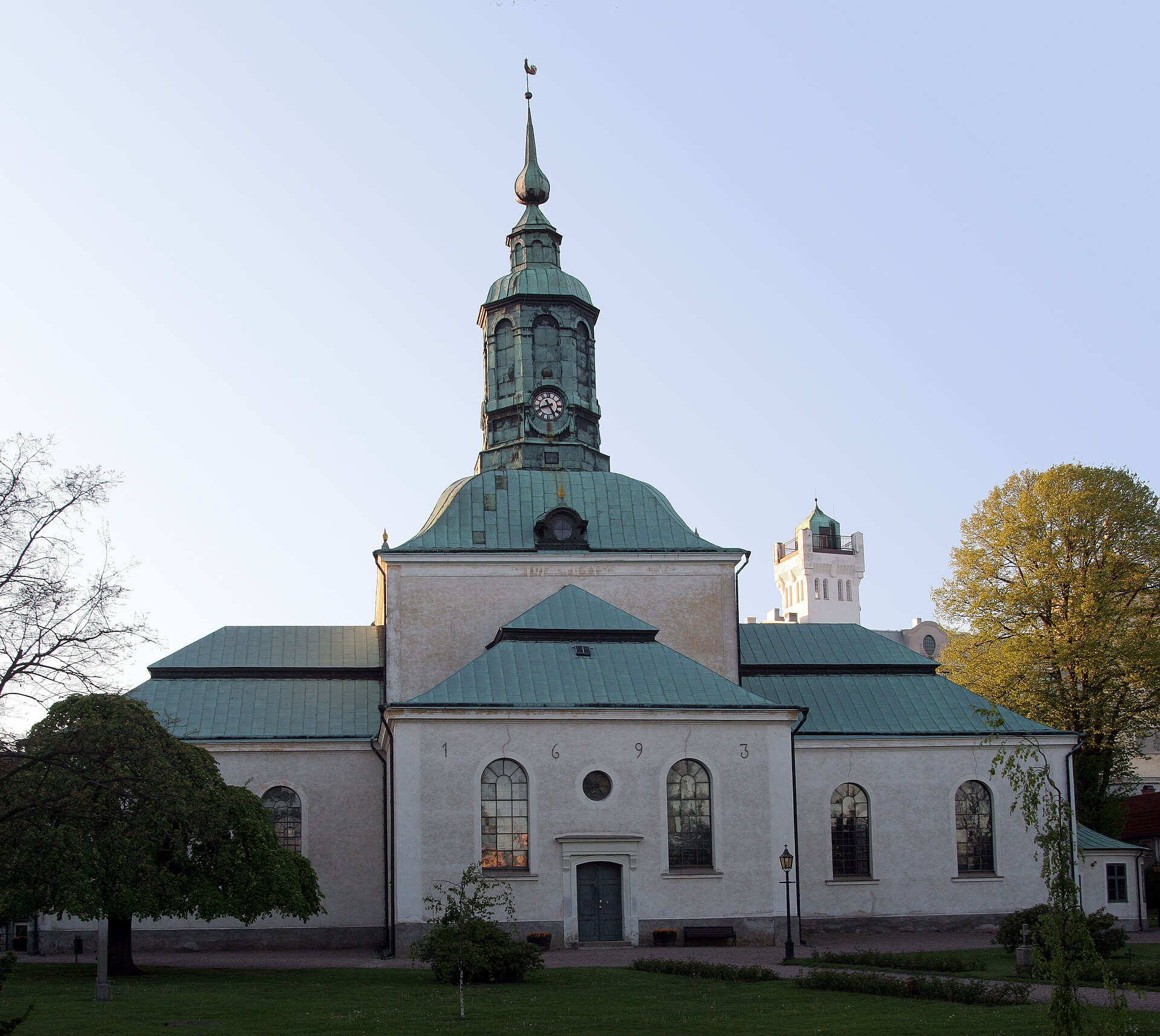 Carl Gustafs kyrka i Karlshamn, tegelkyrka med torn.