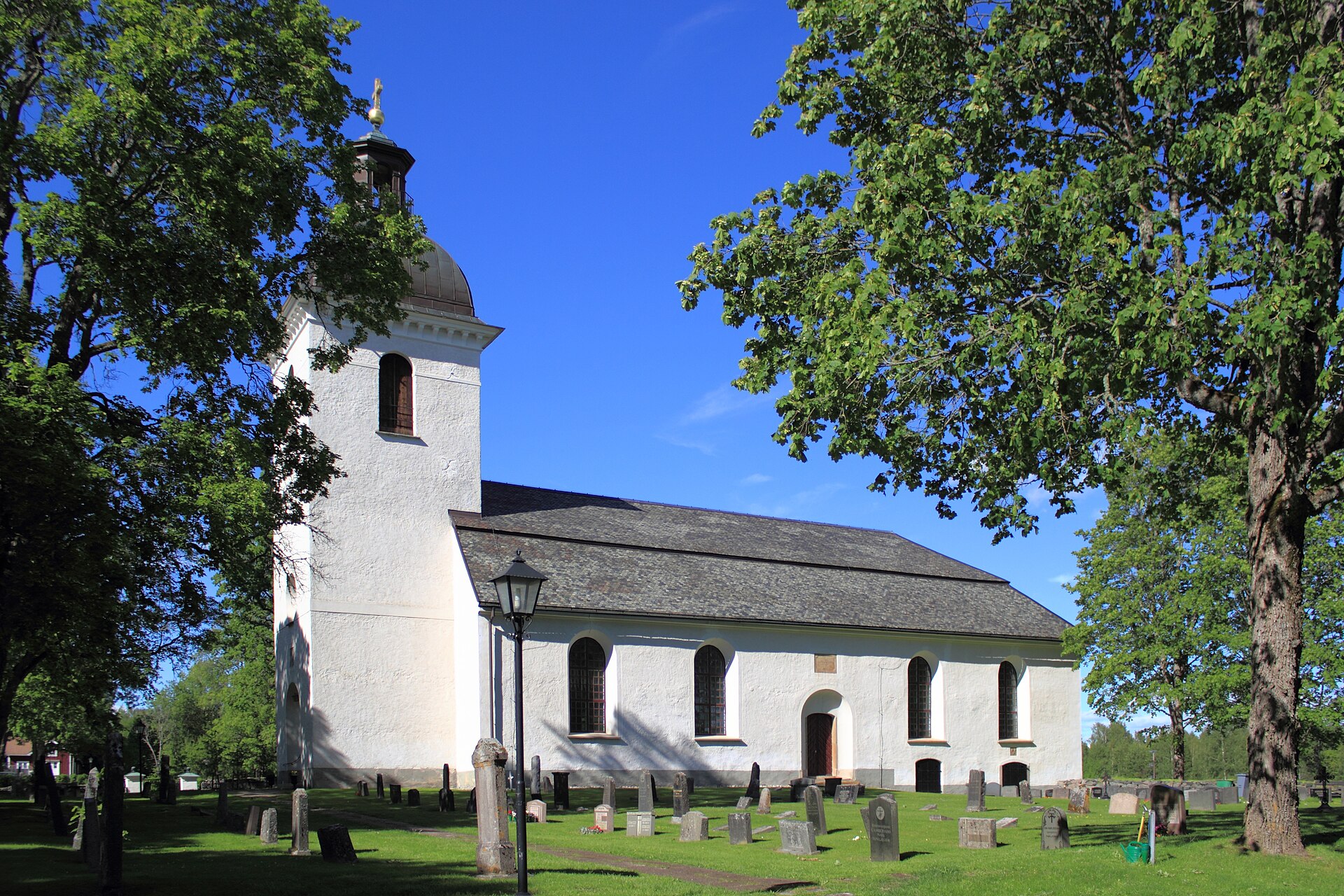 Lillkyrka kyrka i Närke, sockenkyrka utanför Örebro.
