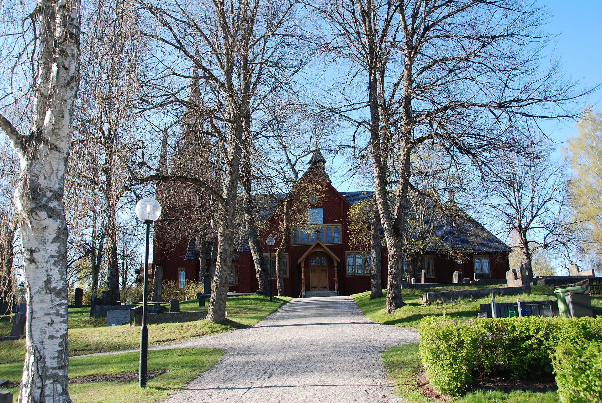 Ljusnarsbergs kyrka i Kopparberg, träkyrka med torn.