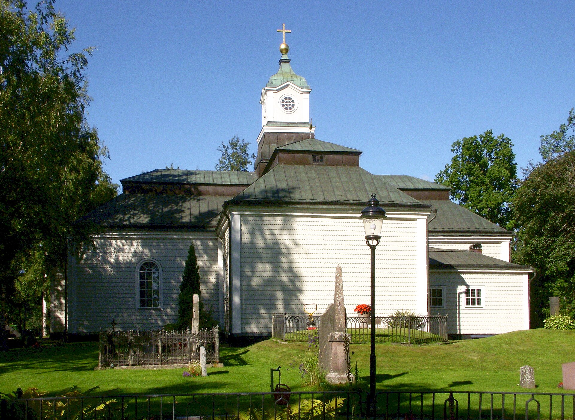 Ludvika Ulrica kyrka, stenkyrka med torn.