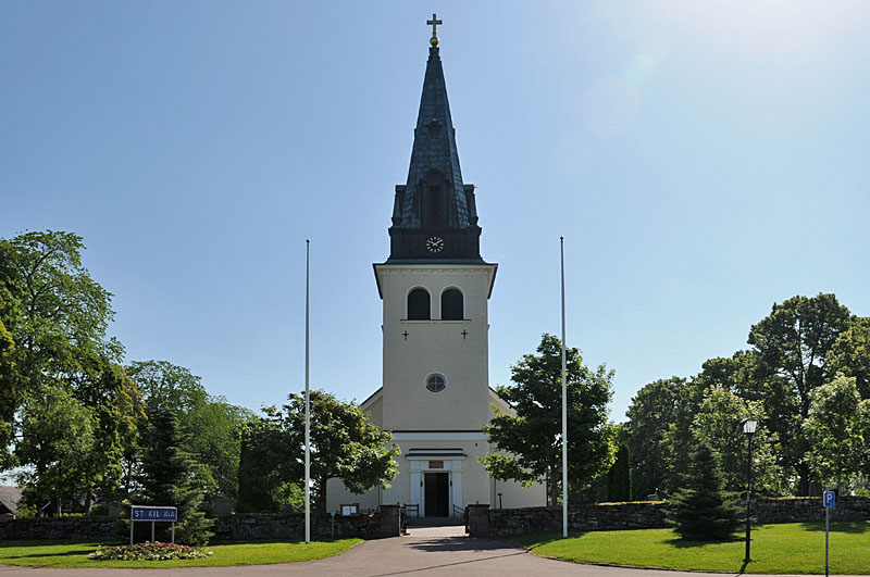 Stora Kils kyrka, stenkyrka med torn.