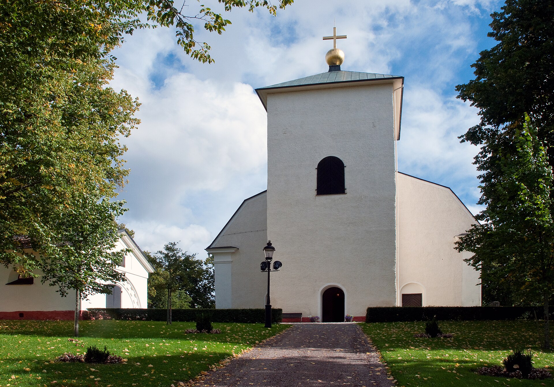 Svärta kyrka, sockenkyrka utanför Nyköping nära Sjösa.