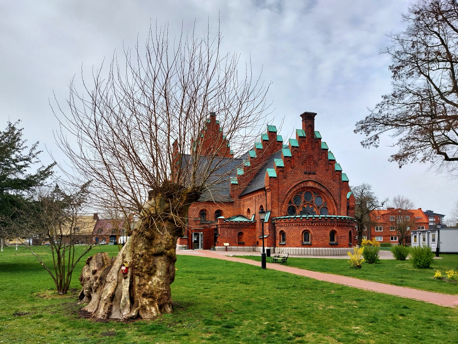 Sankt Nicolai kyrka i Trelleborg, tegelkyrka med torn.