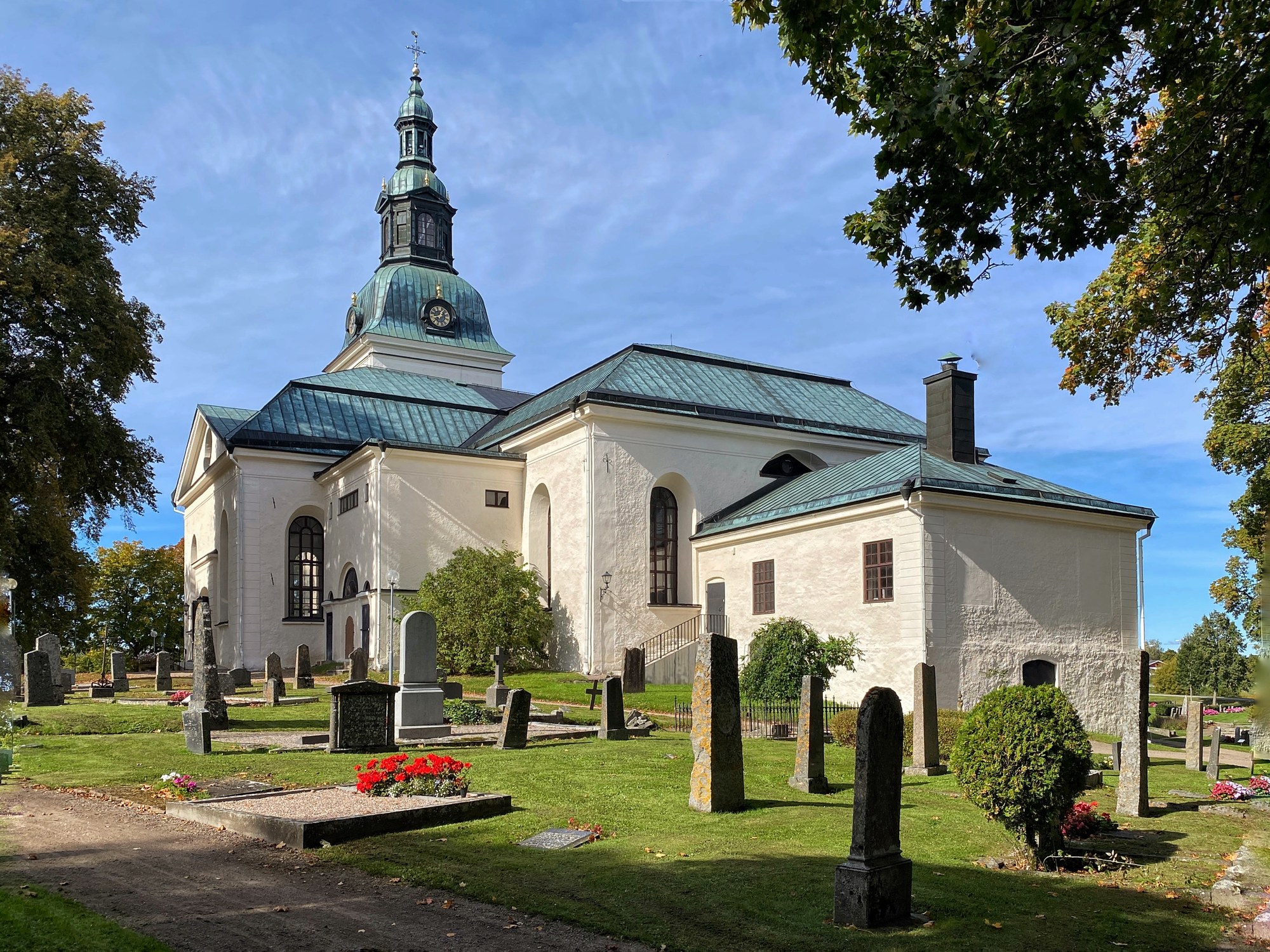 Västra Vingåkers kyrka, stenkyrka med torn.